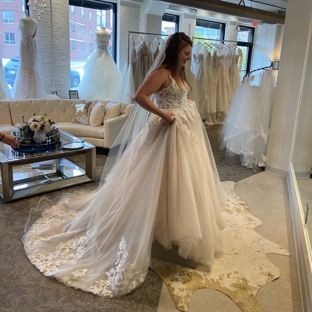 Martina Liana 984 Wedding Gown - Picture 6 of 7
